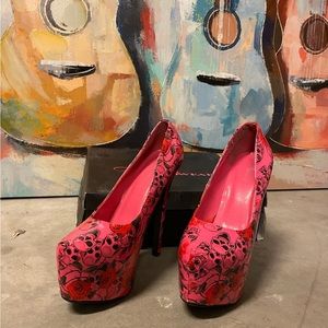 Ami Clubwear size 9 platform shoes pink with skulls